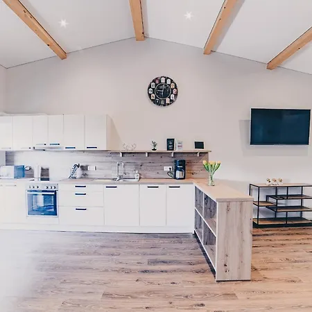 Große Mit Balkon Und Perfekter Lage Apartment *