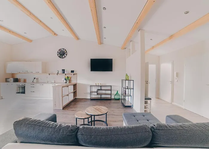 Grosse Mit Balkon Und Perfekter Lage Апартаменты